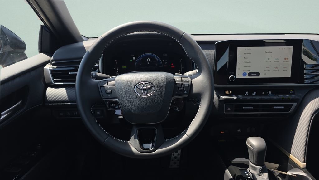 Used 2026 Toyota Camry SE FWD image 12
