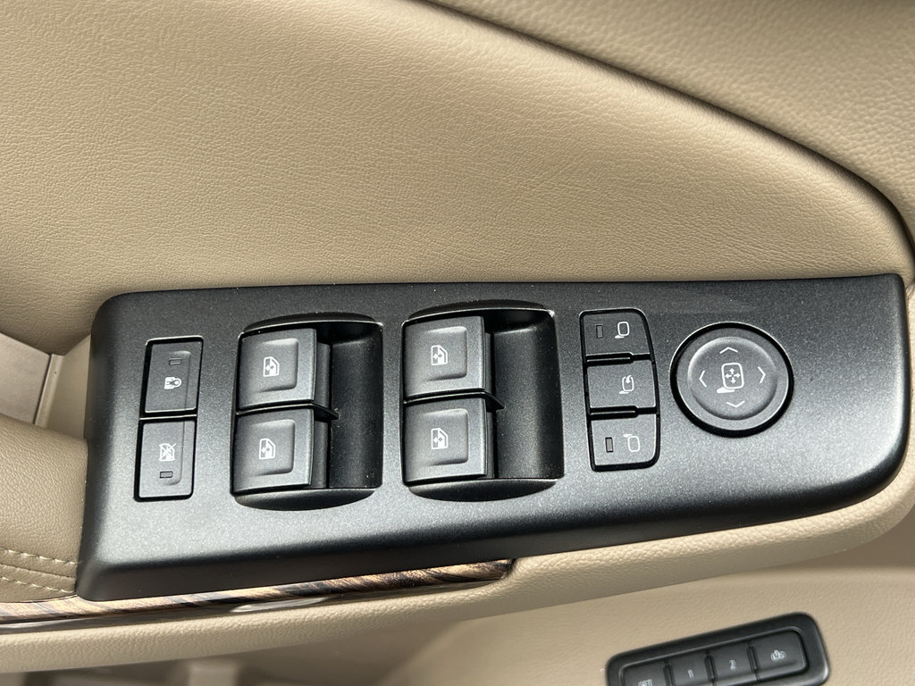 Used 2019 GMC Yukon SLT w/ Premium Edition AWD/4WD image 12