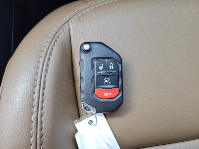 Used 2020 Jeep Gladiator Rubicon w/ Uconnect 4C Nav & Sound Group image 21