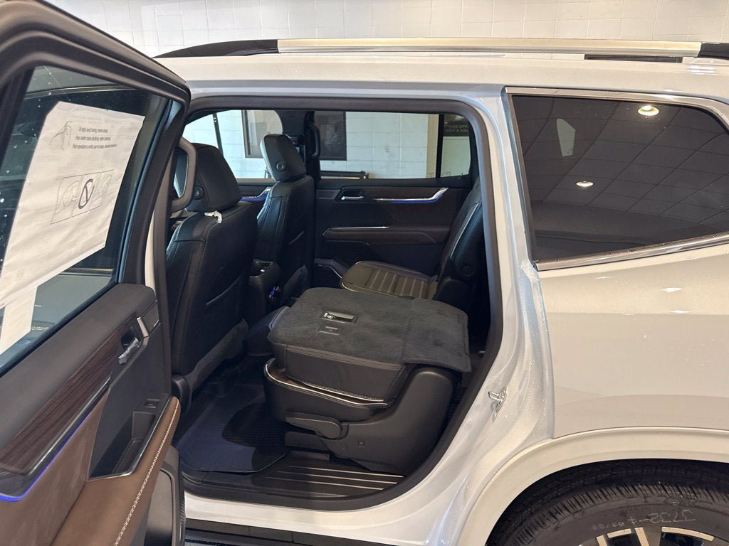 New 2027 GMC Acadia Denali Ultimate w/ LPO, Floor Liner Package AWD/4WD image 23
