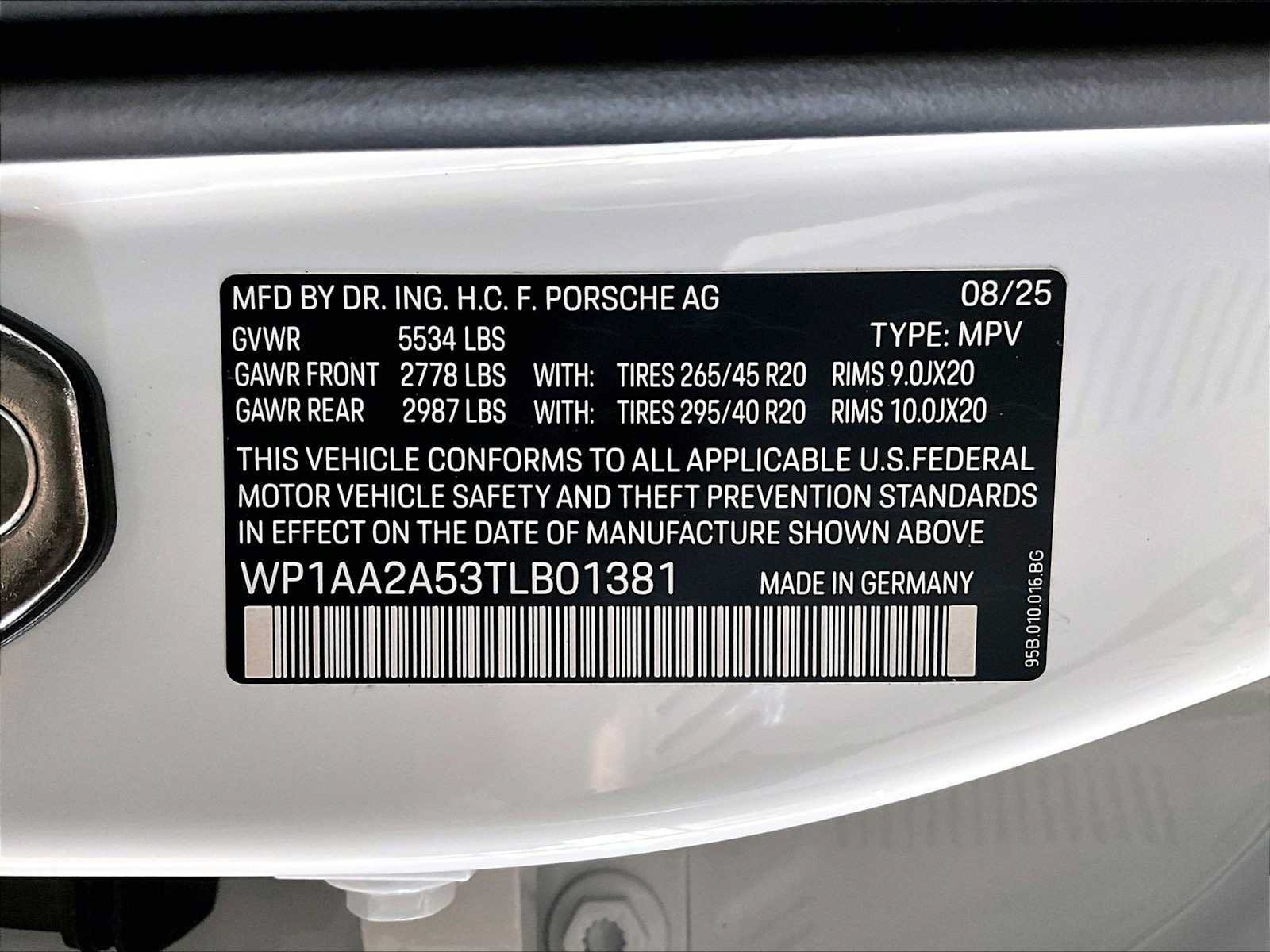 Used 2026 Porsche Macan AWD/4WD image 35