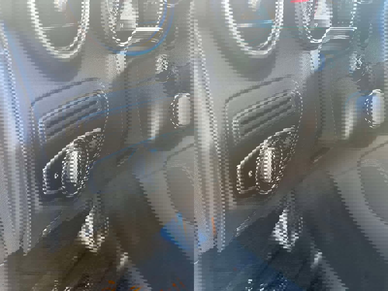 Used 2019 Mercedes-Benz GLC 300 4MATIC image 19