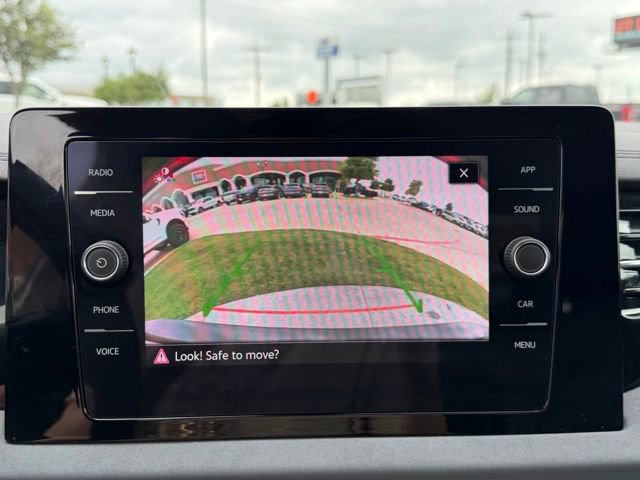 Used 2025 Volkswagen Jetta SE image 16