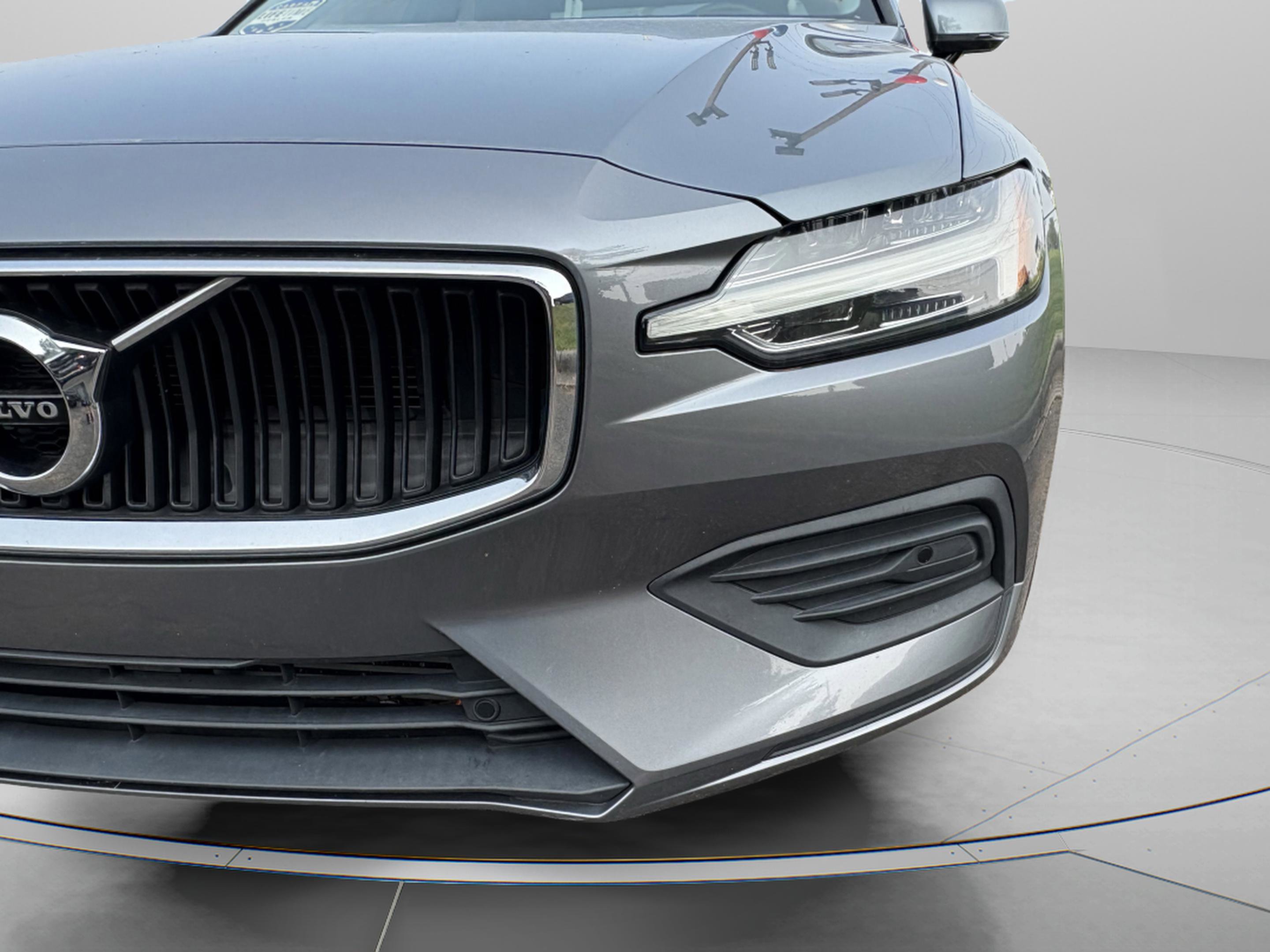 Used 2019 Volvo S60 T5 Momentum w/ Premium Package FWD image 3