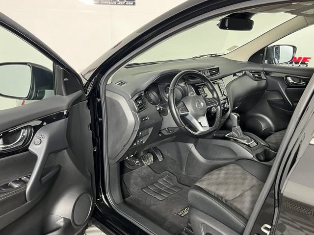 Used 2022 Nissan Rogue Sport SV AWD/4WD image 21