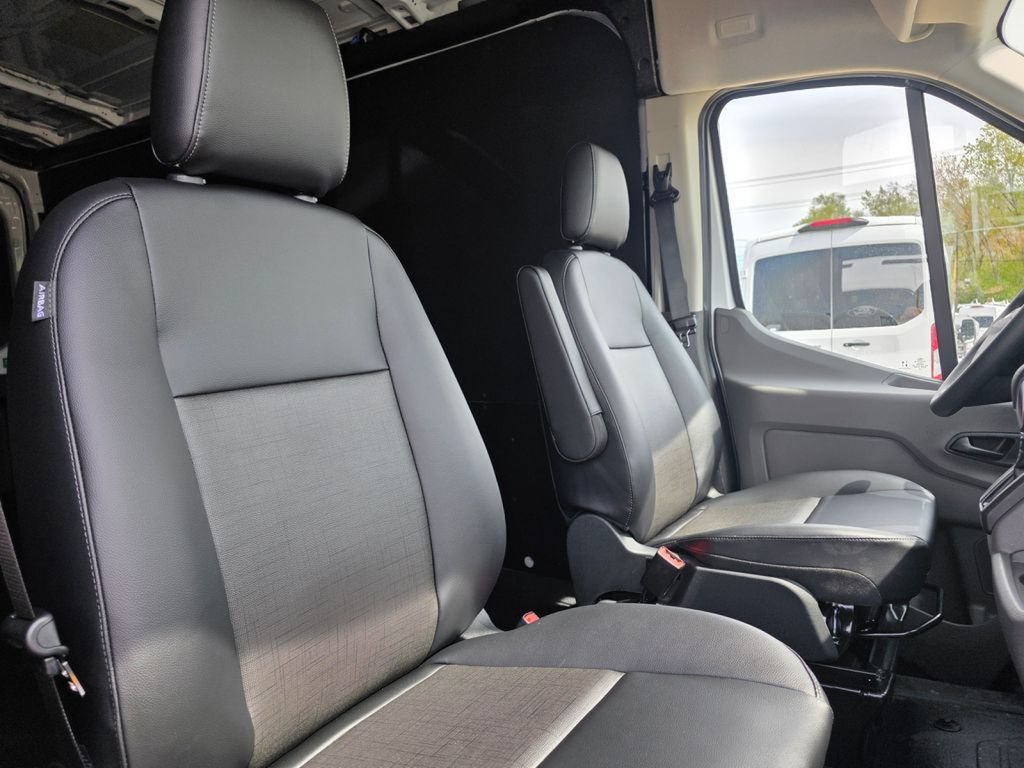 New 2026 Ford Transit 250 148 Medium Roof w/ Load Area Protection Package RWD image 26