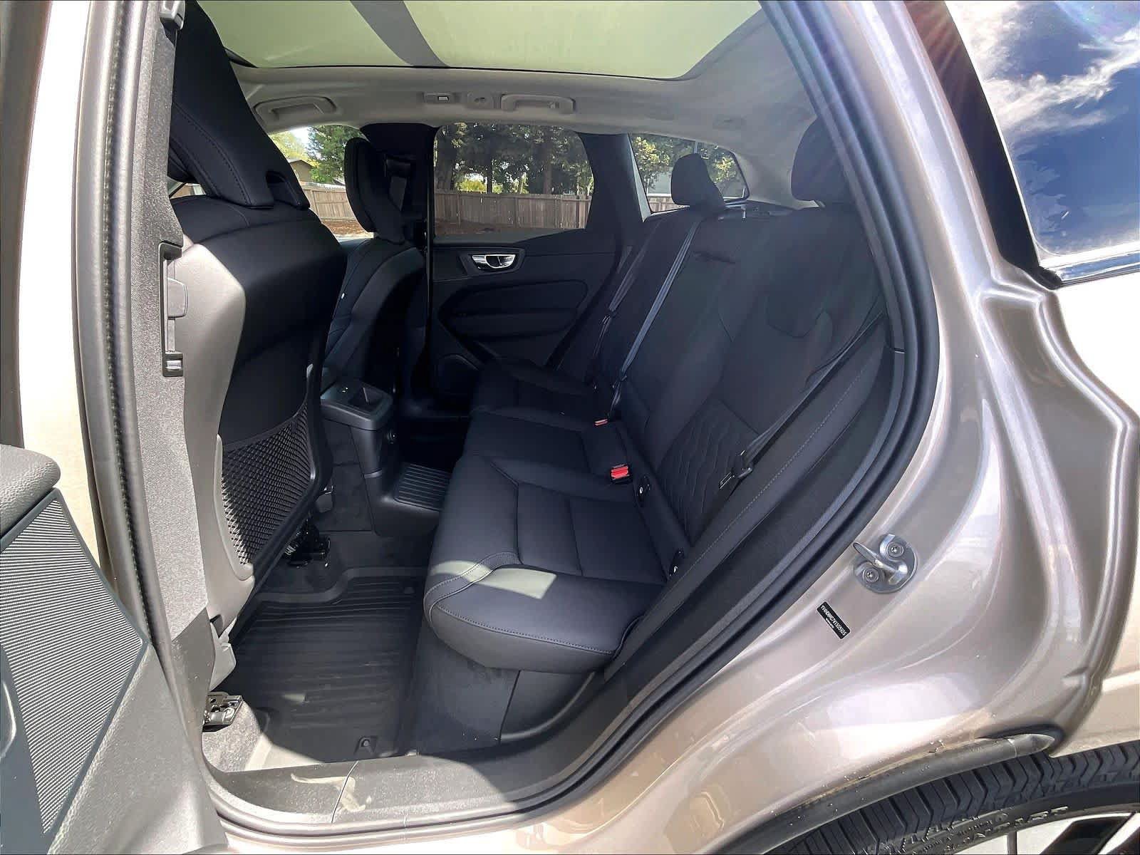 New 2027 Volvo XC60 T8 Plus AWD/4WD image 12