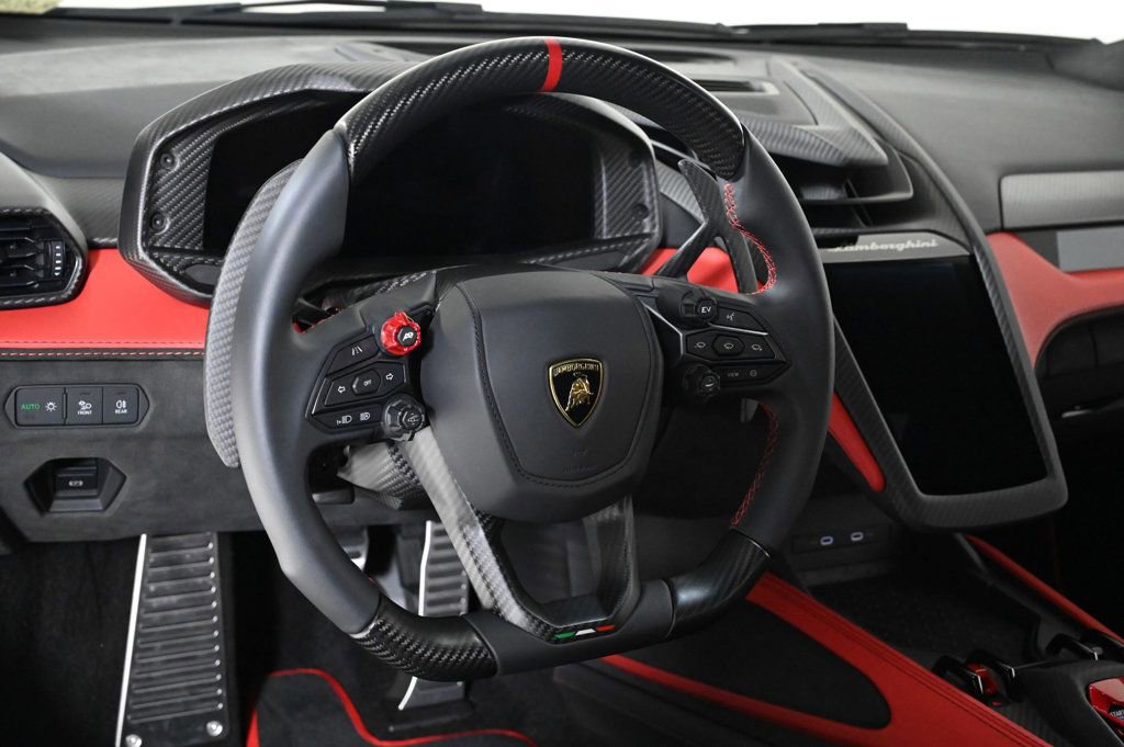 Used 2024 Lamborghini Revuelto image 10