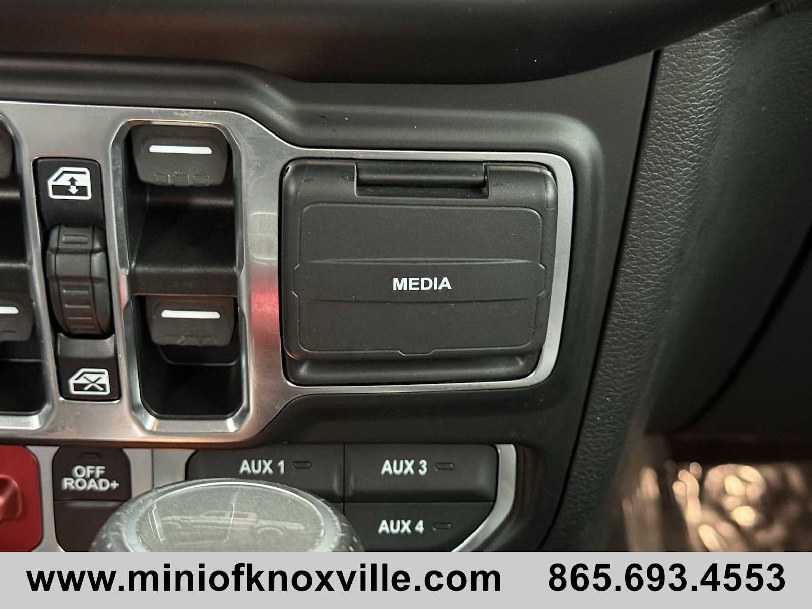 Used 2023 Jeep Gladiator Mojave w/ Cold Weather Group image 23