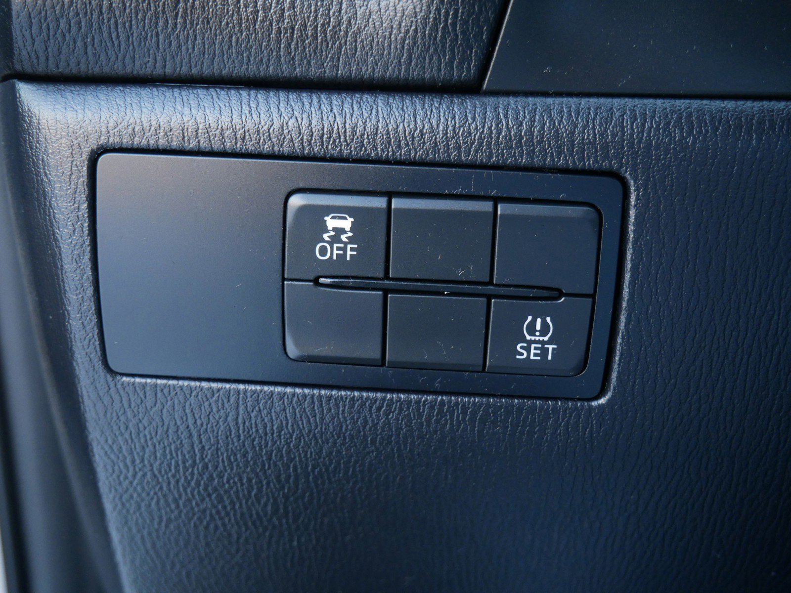 Used 2017 MAZDA MAZDA3 Sport image 26