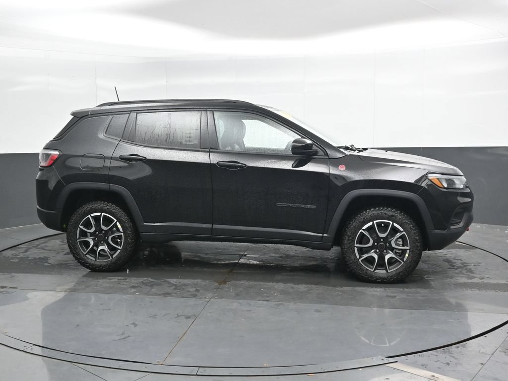 New 2026 Jeep Compass Trailhawk w/ Trailer Tow Group AWD/4WD image 4