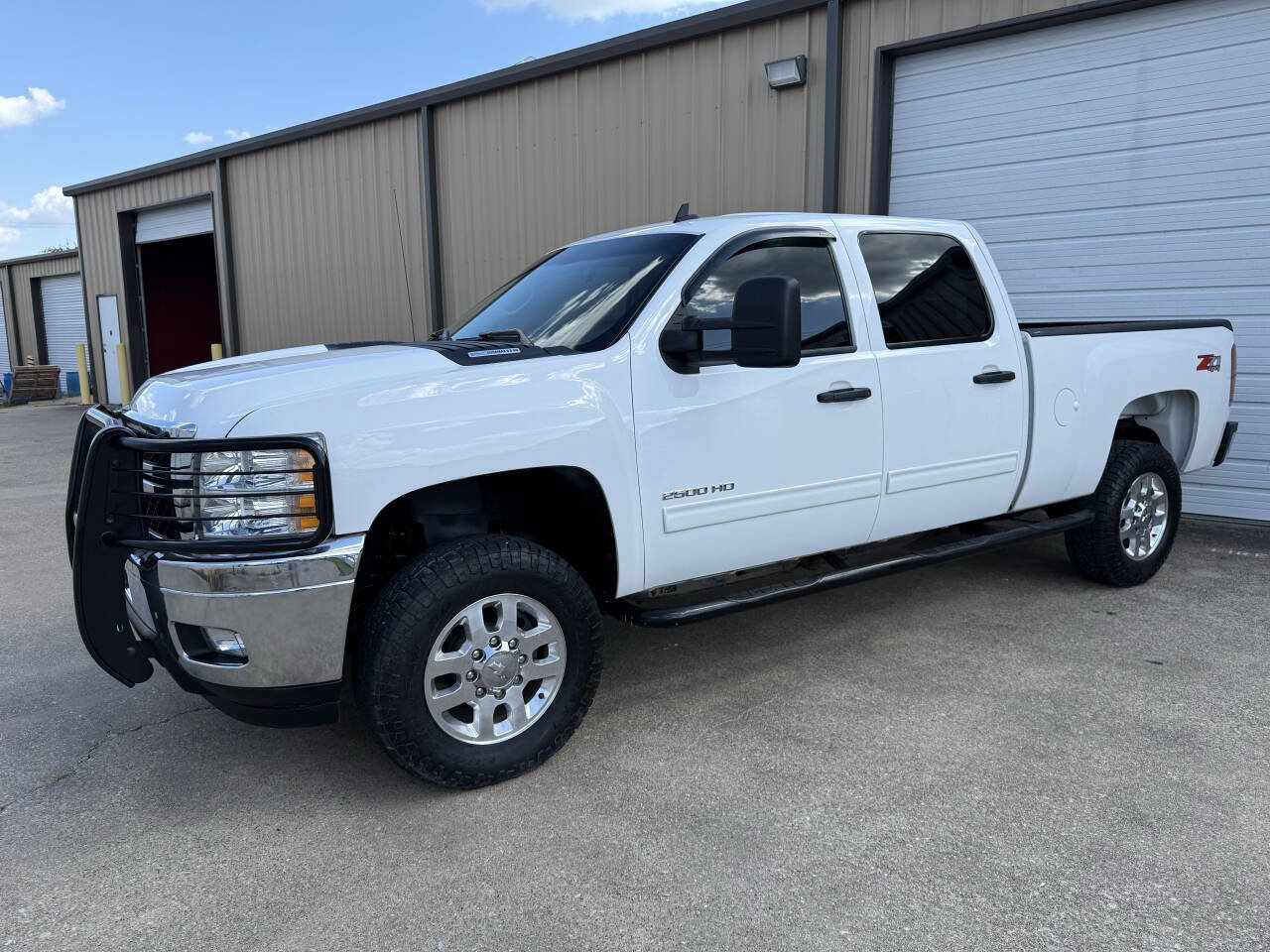 Used 2014 Chevrolet Silverado 2500 LT w/ Interior Plus Package image 4