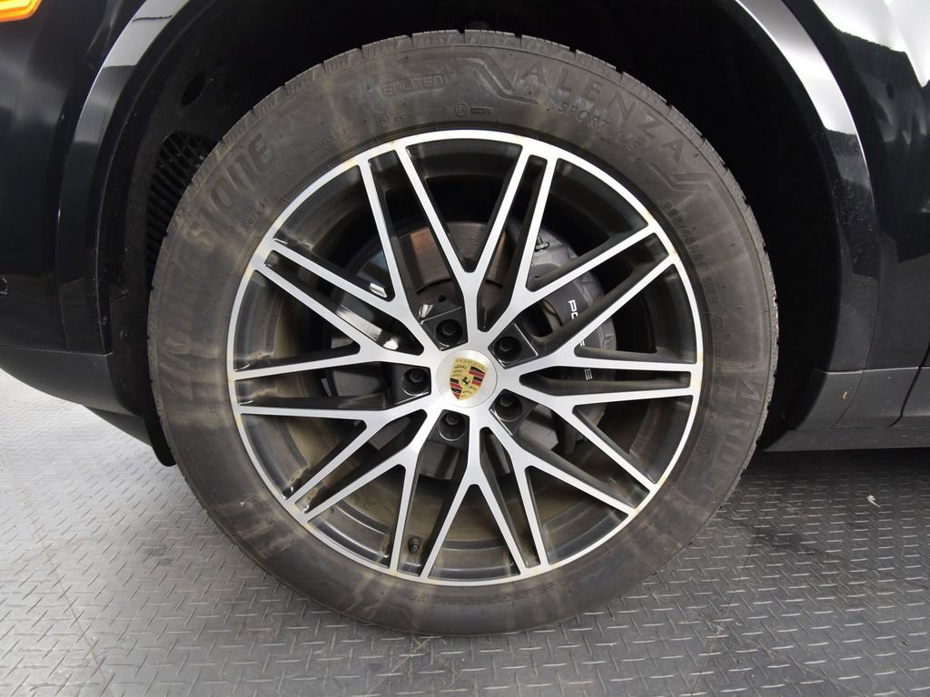 Used 2024 Porsche Cayenne Coupe image 13