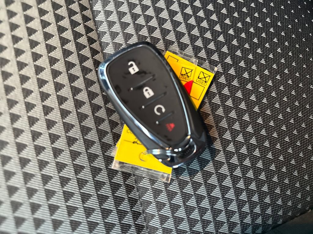 Used 2025 Chevrolet Trax LT w/ LT Convenience Package image 32