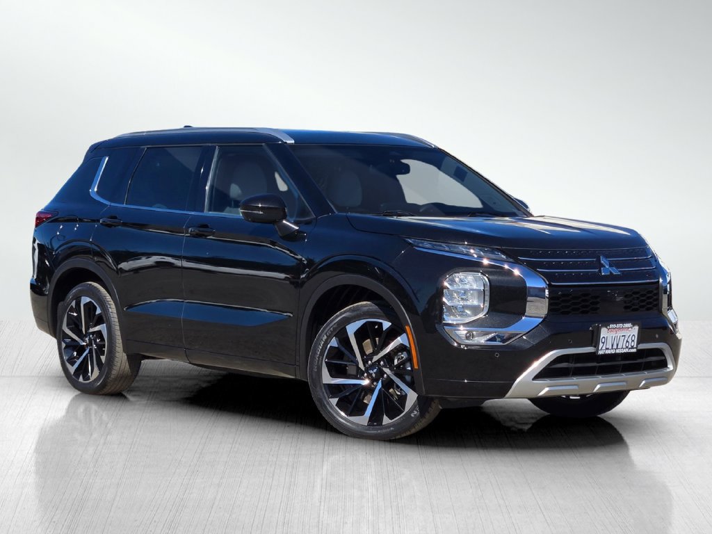 Used 2023 Mitsubishi Outlander SEL FWD image 3