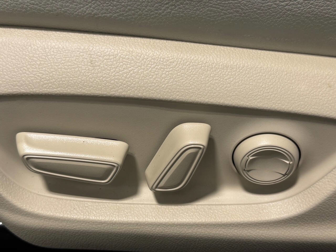 Used 2022 Toyota Camry XLE image 9