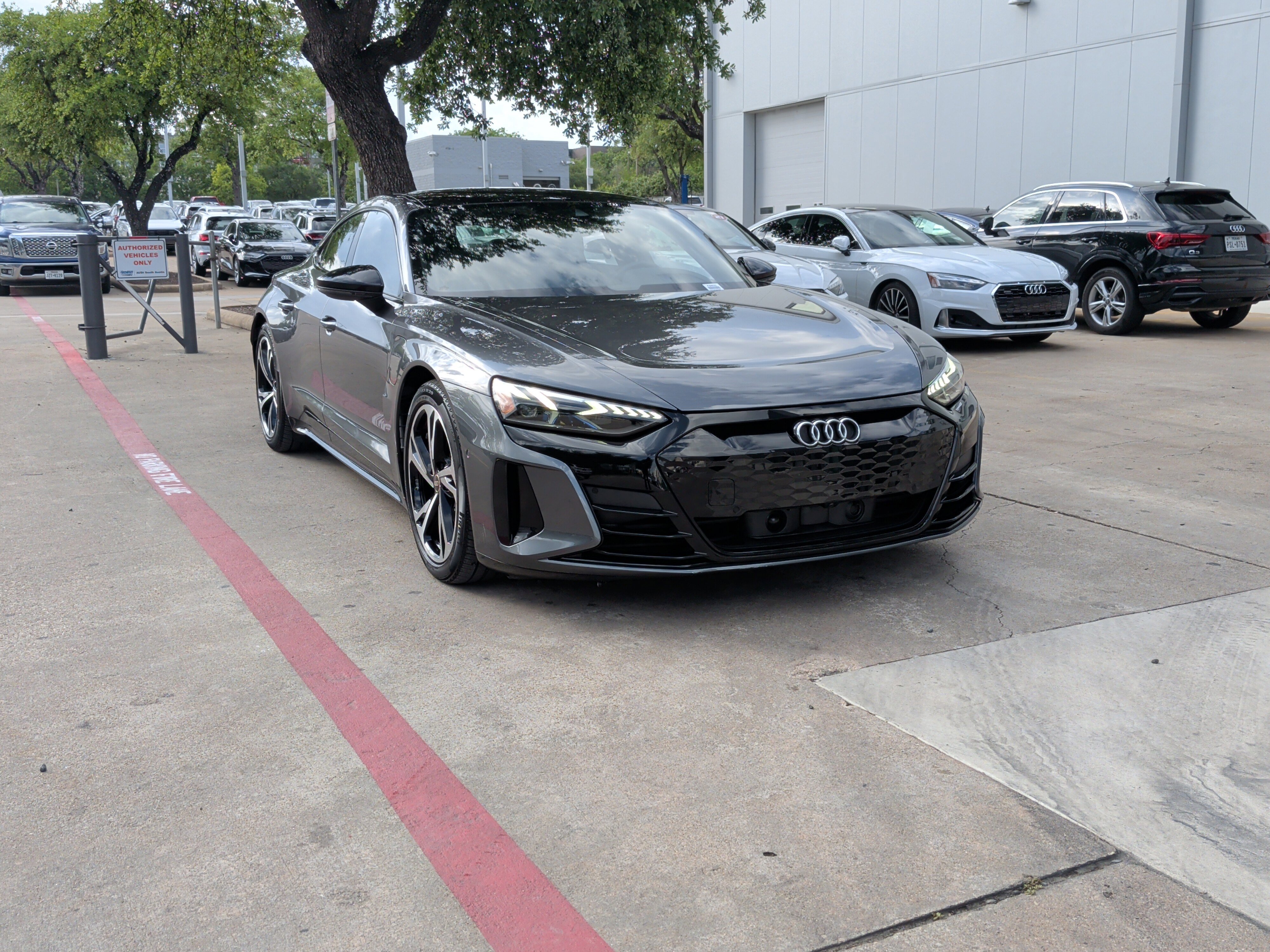 Certified 2022 Audi e-tron GT Prestige w/ Prestige Package AWD/4WD image 2