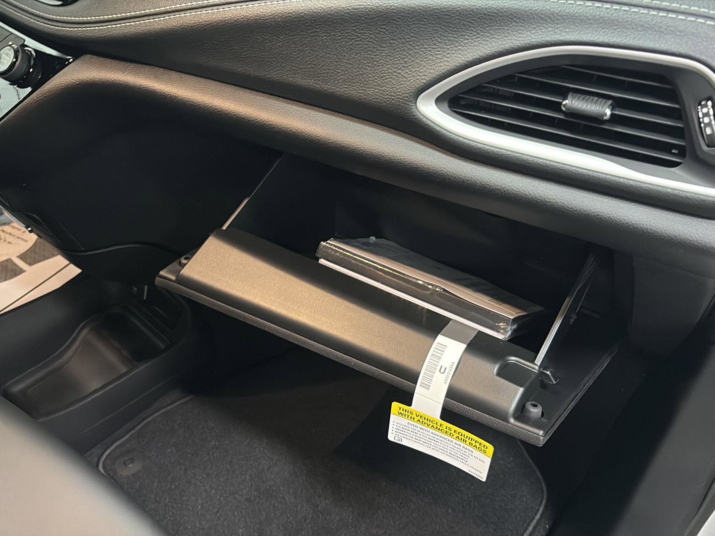 New 2027 Chrysler Pacifica Select FWD image 25