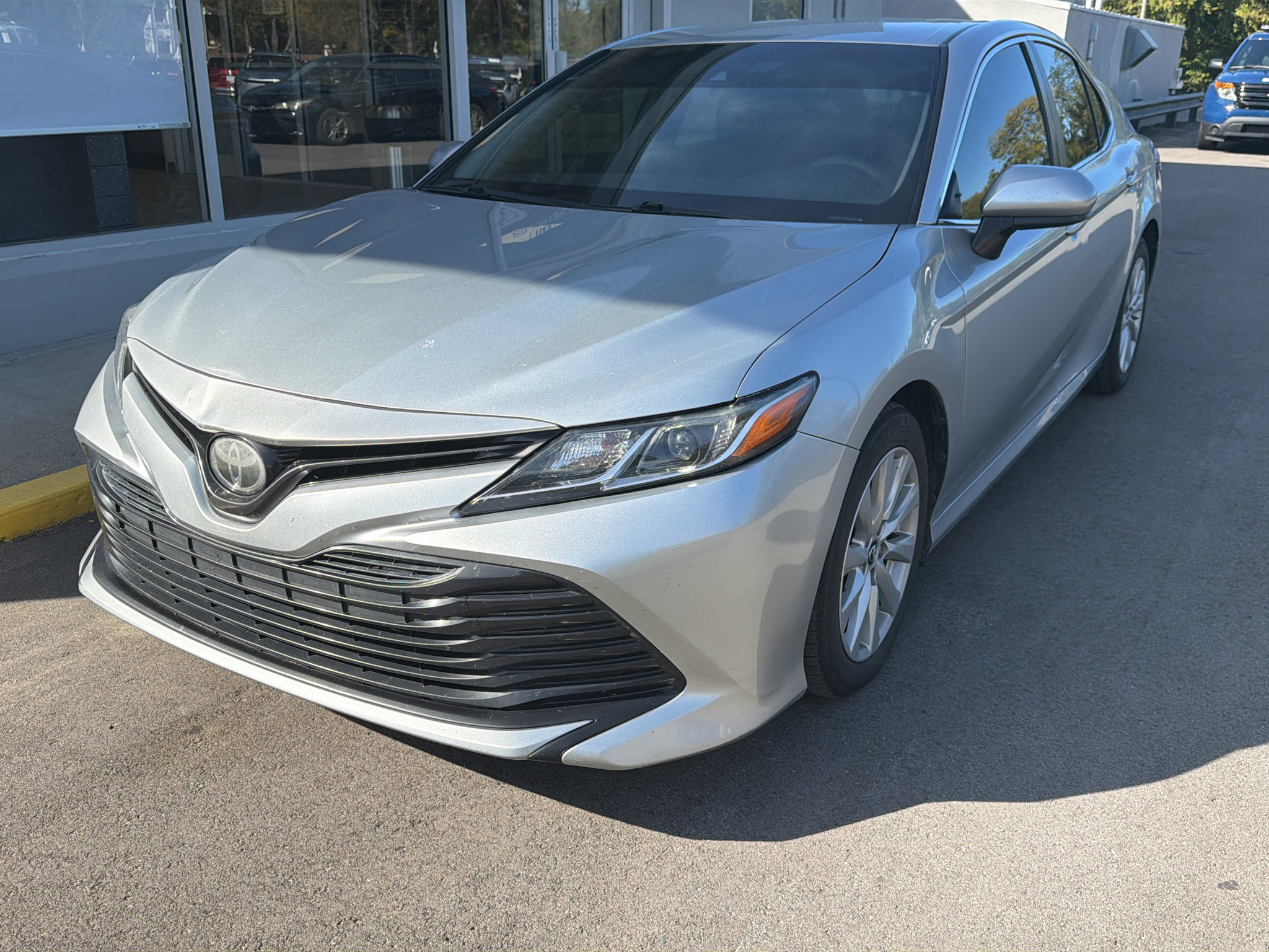 Used 2018 Toyota Camry LE FWD image 2