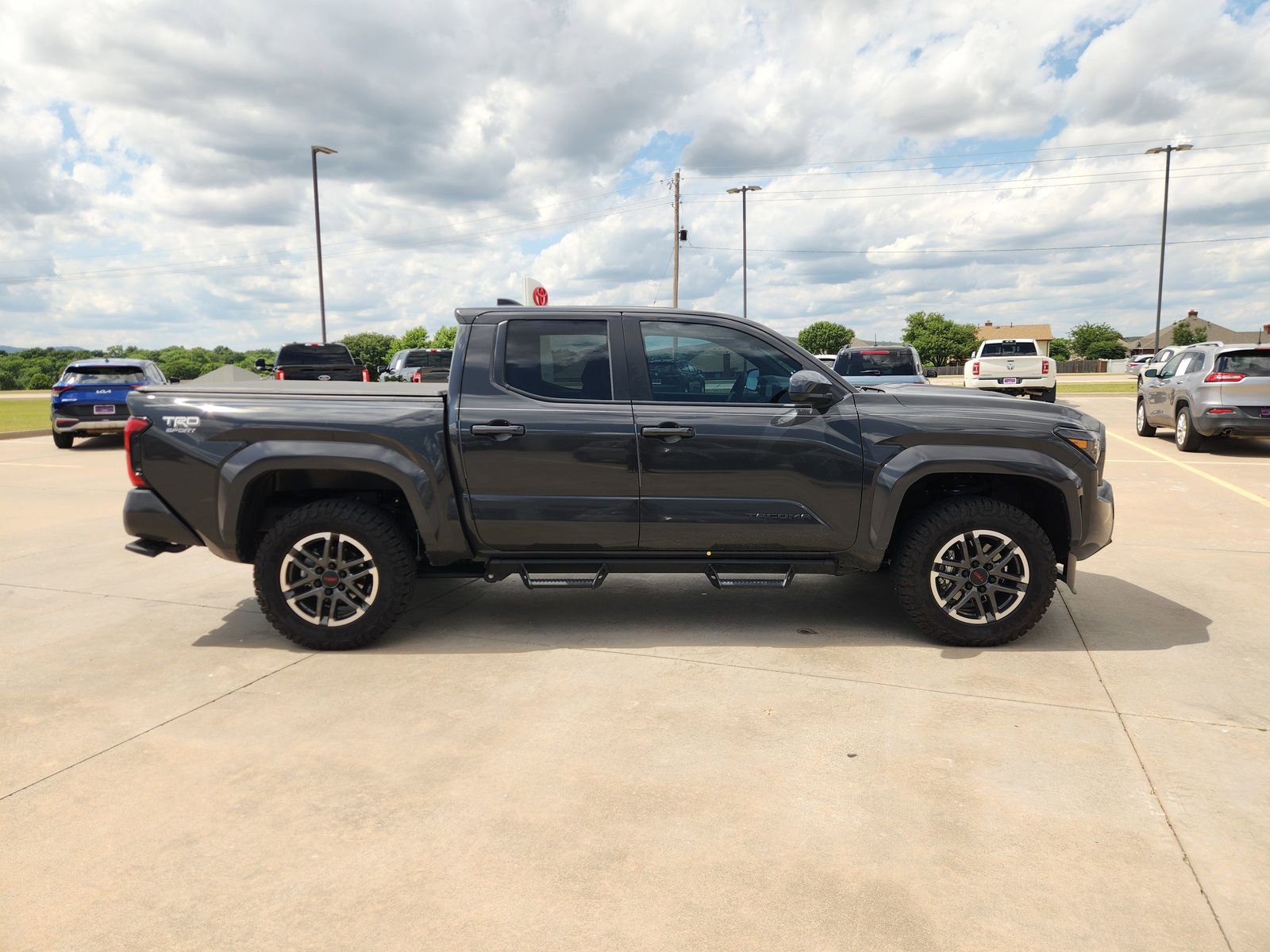 Used 2025 Toyota Tacoma TRD Sport AWD/4WD image 7