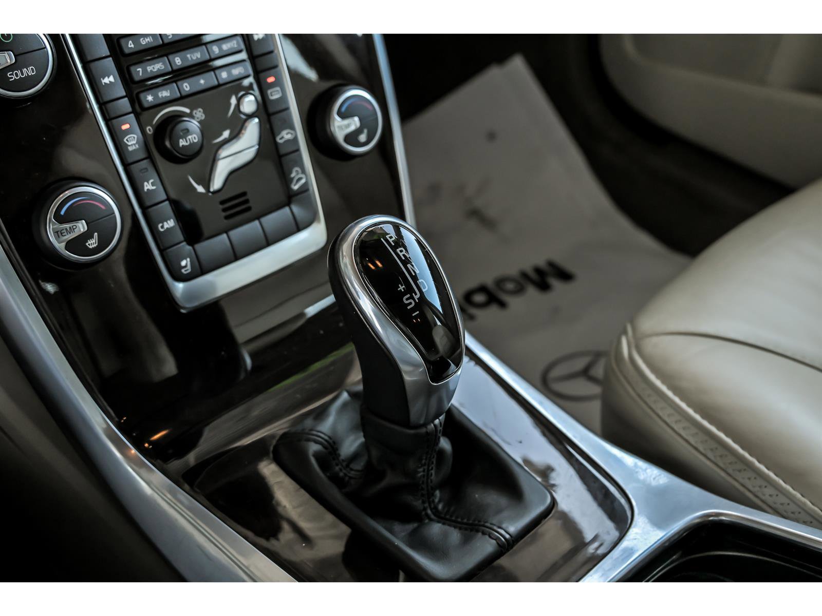 Used 2015 Volvo XC70 T6 Premier Plus image 21