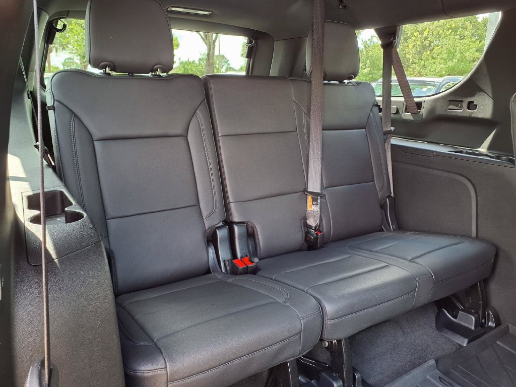 Used 2026 Chevrolet Suburban Z71 w/ Comfort Package AWD/4WD image 18