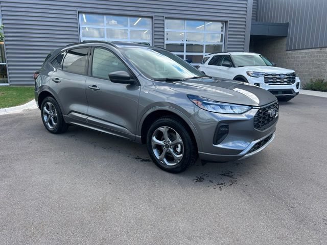 Used 2024 Ford Escape ST-Line w/ Tech Pack #1 AWD/4WD image 3