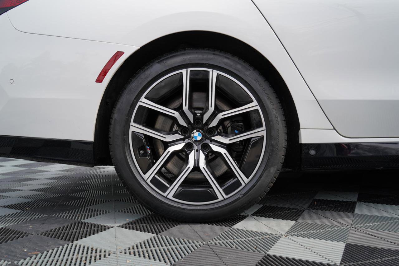 Used 2023 BMW 760i xDrive w/ Executive Package image 86