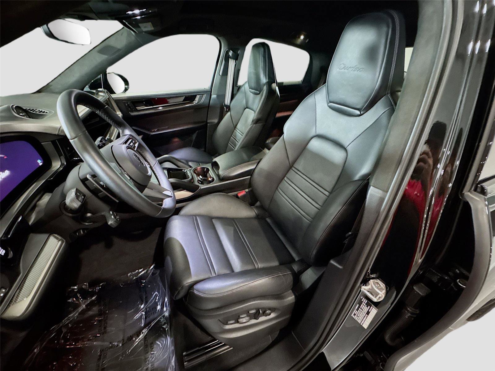 Used 2025 Porsche Cayenne Turbo image 2