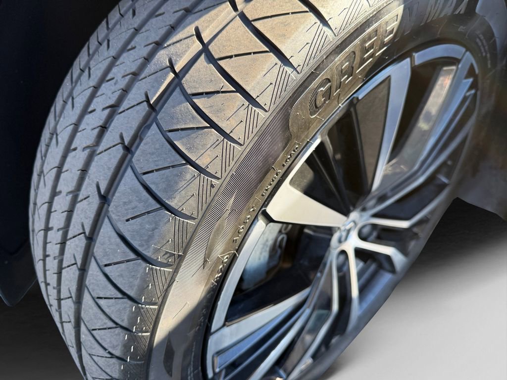 Used 2024 Volvo XC60 B5 Plus image 20