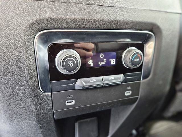 Used 2024 Chevrolet Suburban LT image 28