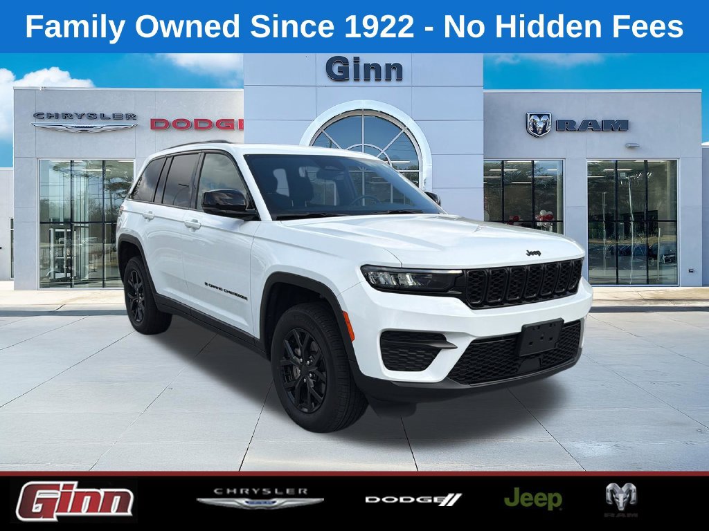 Used 2025 Jeep Grand Cherokee Altitude AWD/4WD image 1