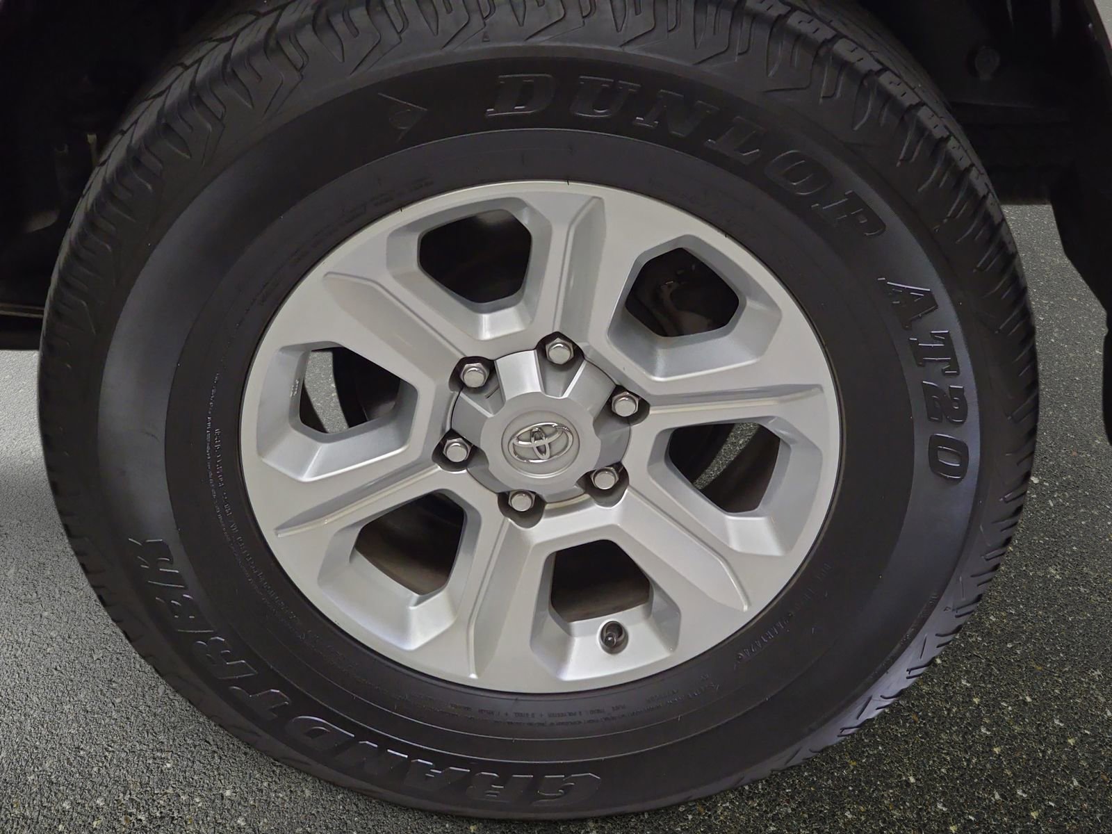 Used 2024 Toyota 4Runner SR5 AWD/4WD image 36