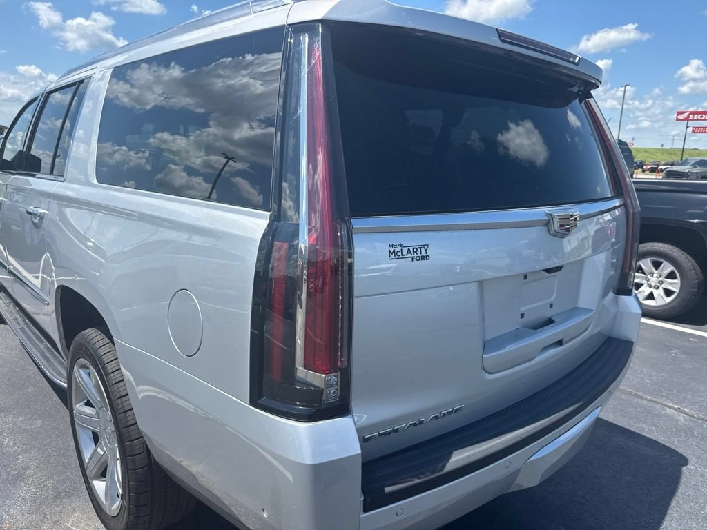 Used 2019 Cadillac Escalade ESV Luxury AWD/4WD image 6