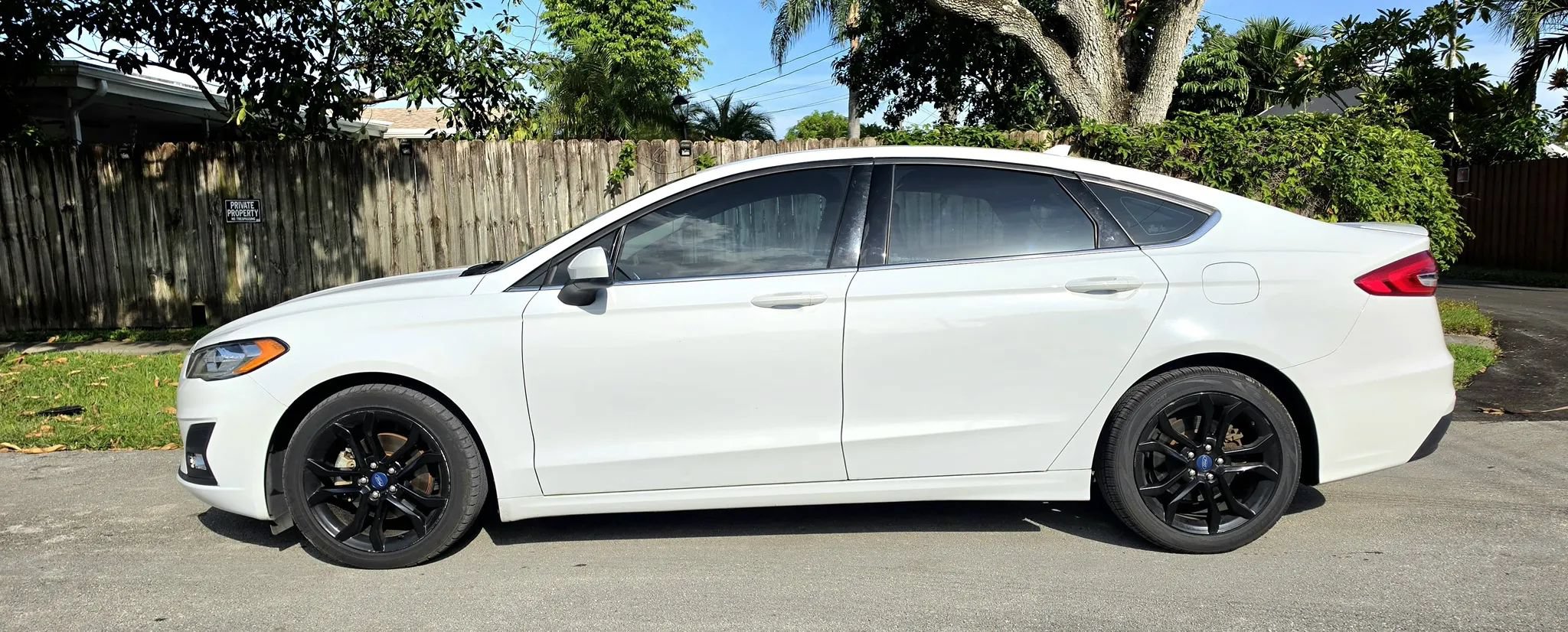 Used 2019 Ford Fusion SE w/ Equipment Group 151A FWD image 9
