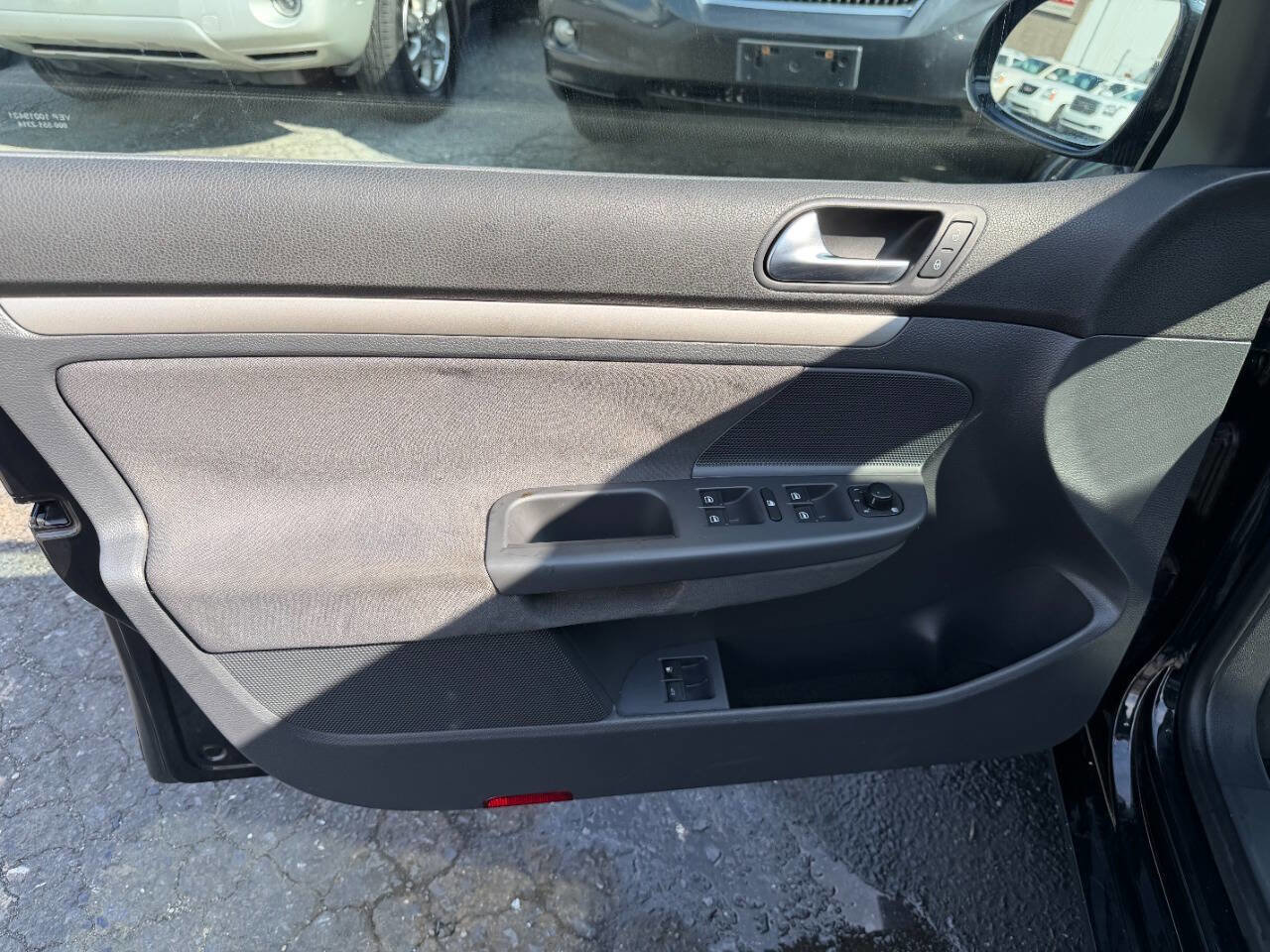 Used 2009 Volkswagen Rabbit S image 18