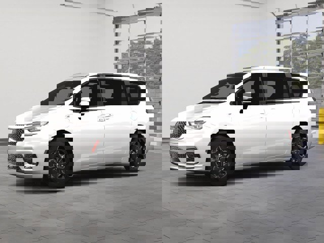 New 2023 Chrysler Pacifica Limited w/ S Appearance Package image 2