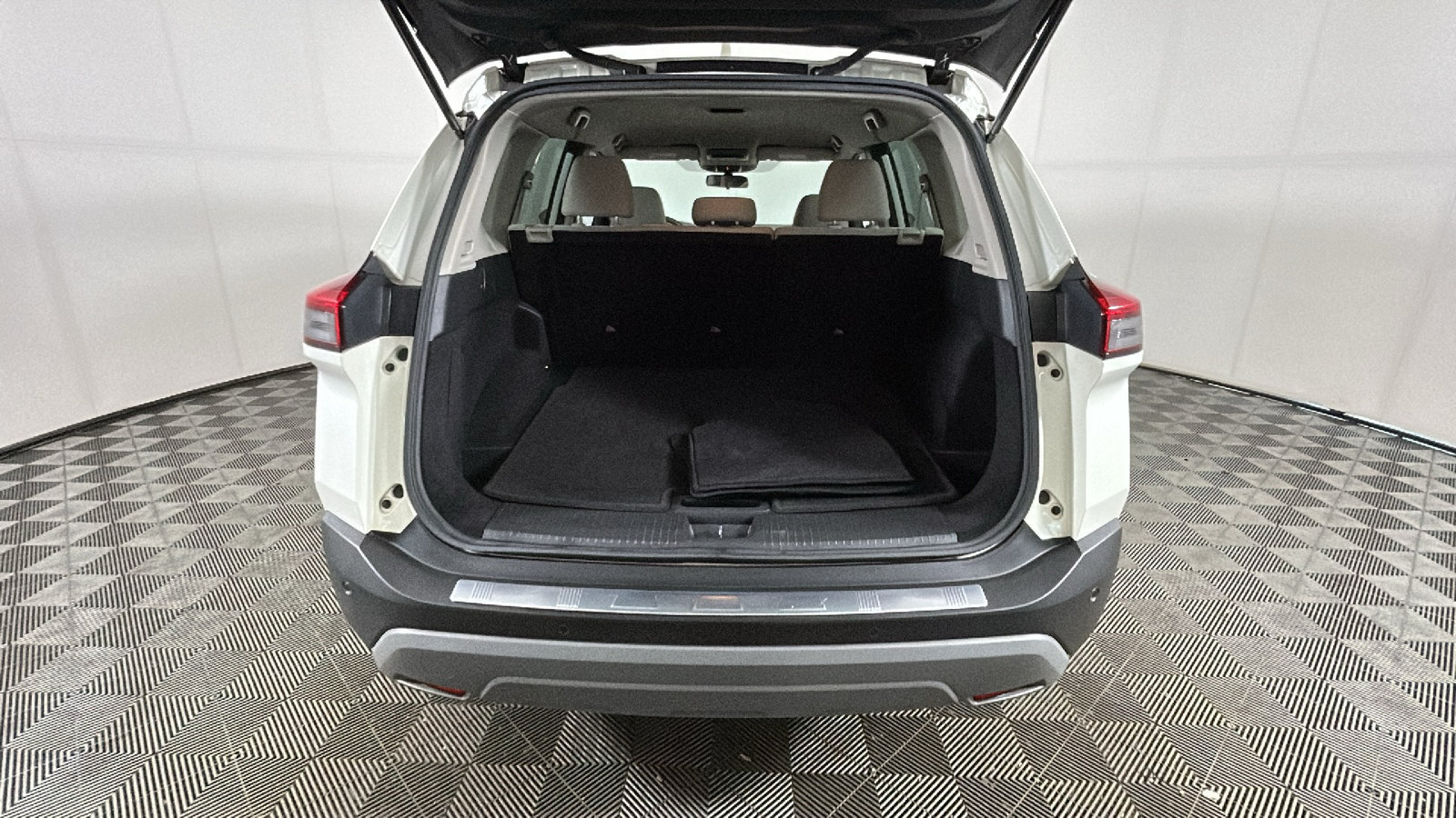 Used 2021 Nissan Rogue SV AWD/4WD image 33