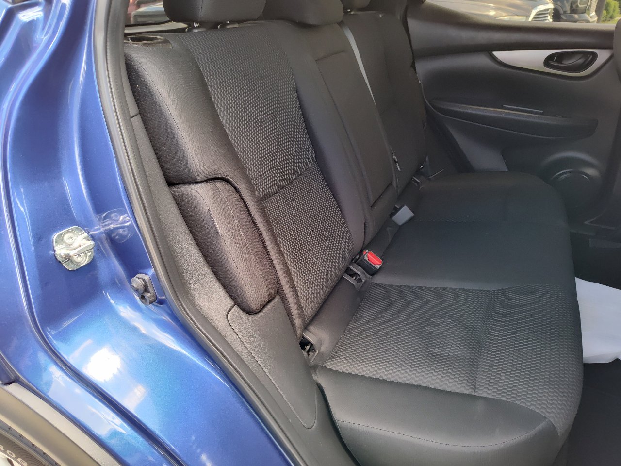 Used 2022 Nissan Rogue Sport S image 23