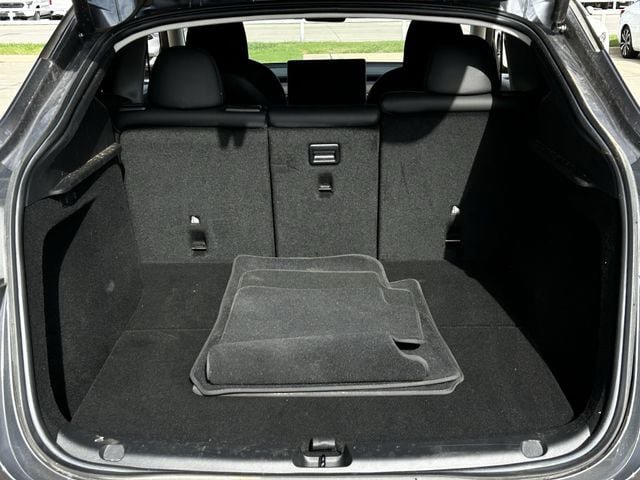 Used 2023 Tesla Model Y Long Range AWD/4WD image 30