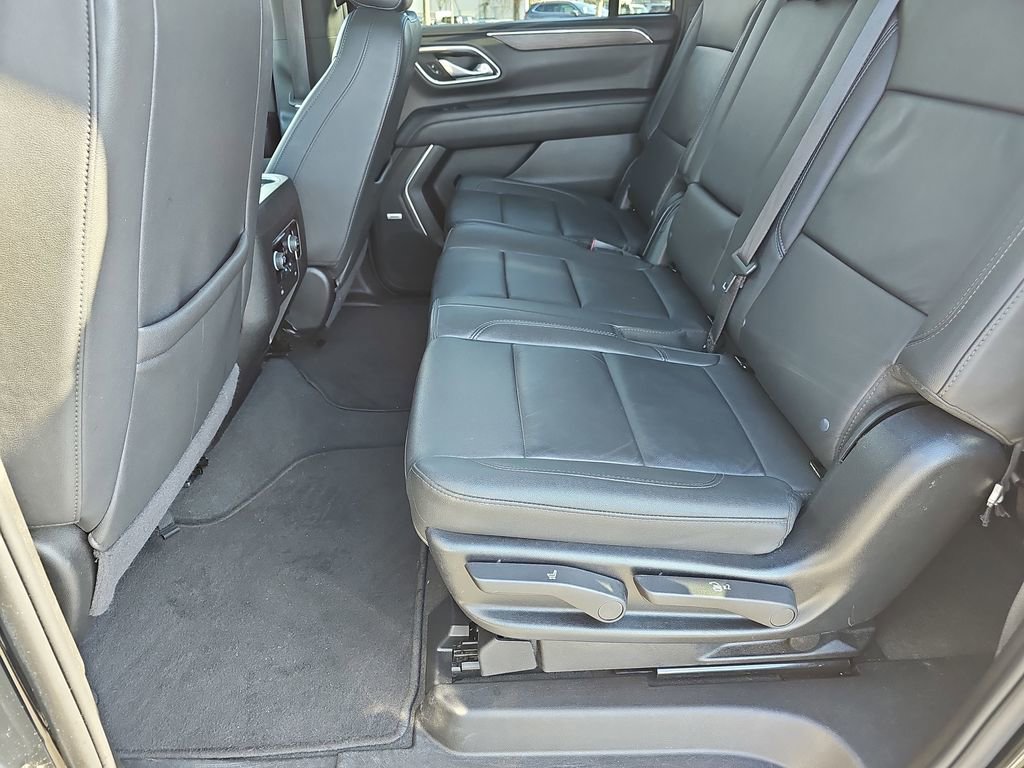 Used 2024 Chevrolet Suburban LT image 17