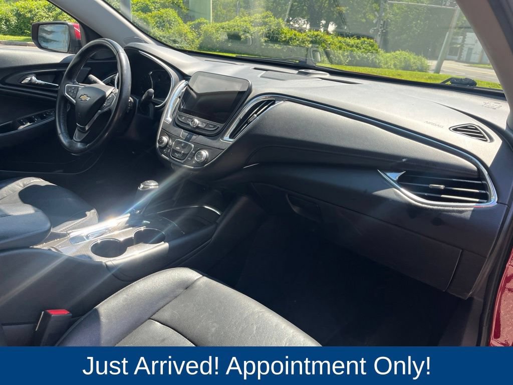 Used 2017 Chevrolet Malibu LT w/ Leather Package FWD image 14