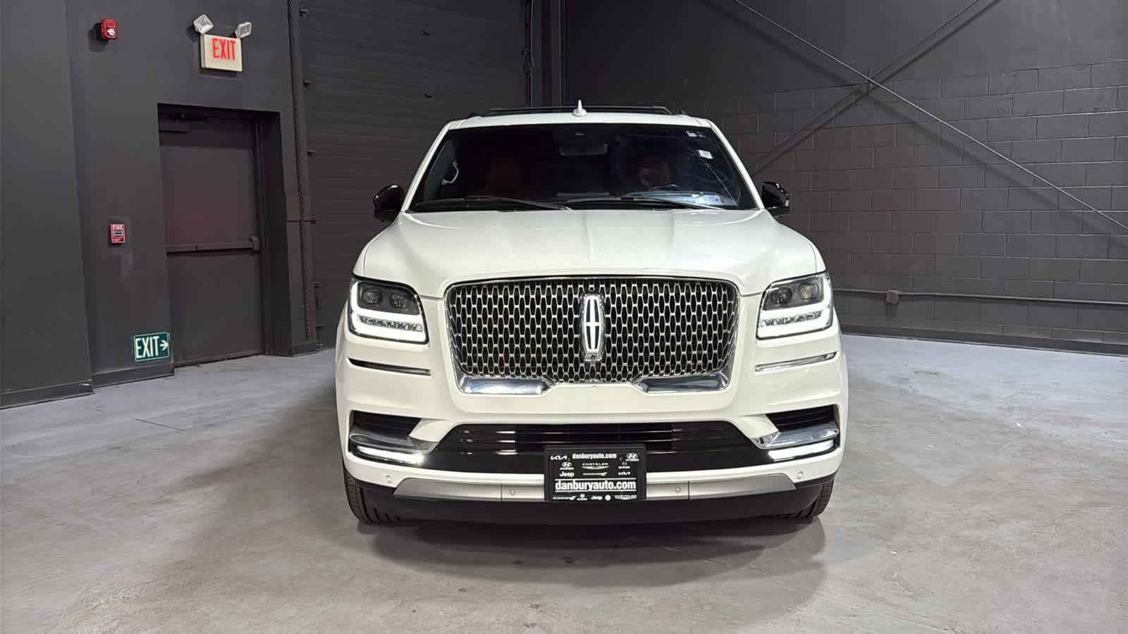 Used 2020 Lincoln Navigator Reserve w/ Luxury Package AWD/4WD image 2
