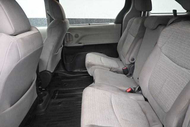 Used 2021 Toyota Sienna LE FWD image 19