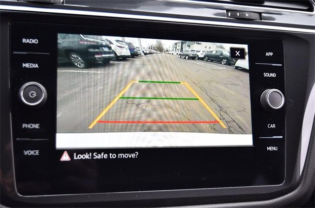 Certified 2022 Volkswagen Tiguan SE image 11