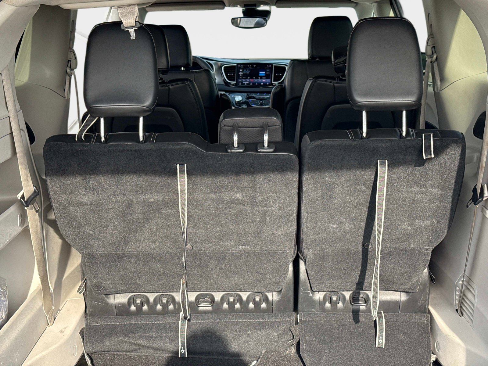 Used 2023 Chrysler Pacifica Touring-L image 12