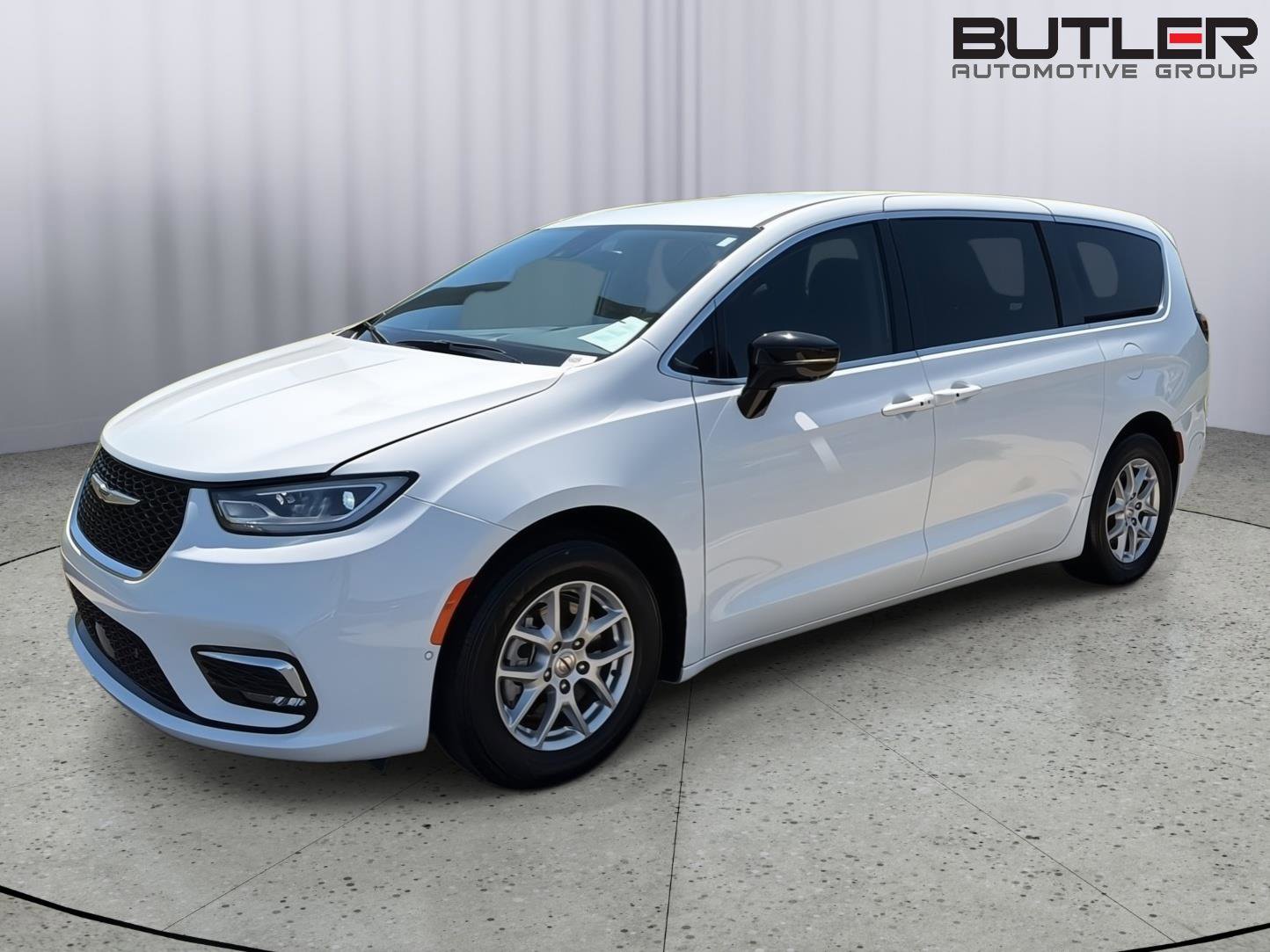 Used 2024 Chrysler Pacifica Touring-L