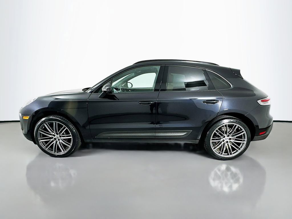 Certified 2024 Porsche Macan AWD/4WD image 2