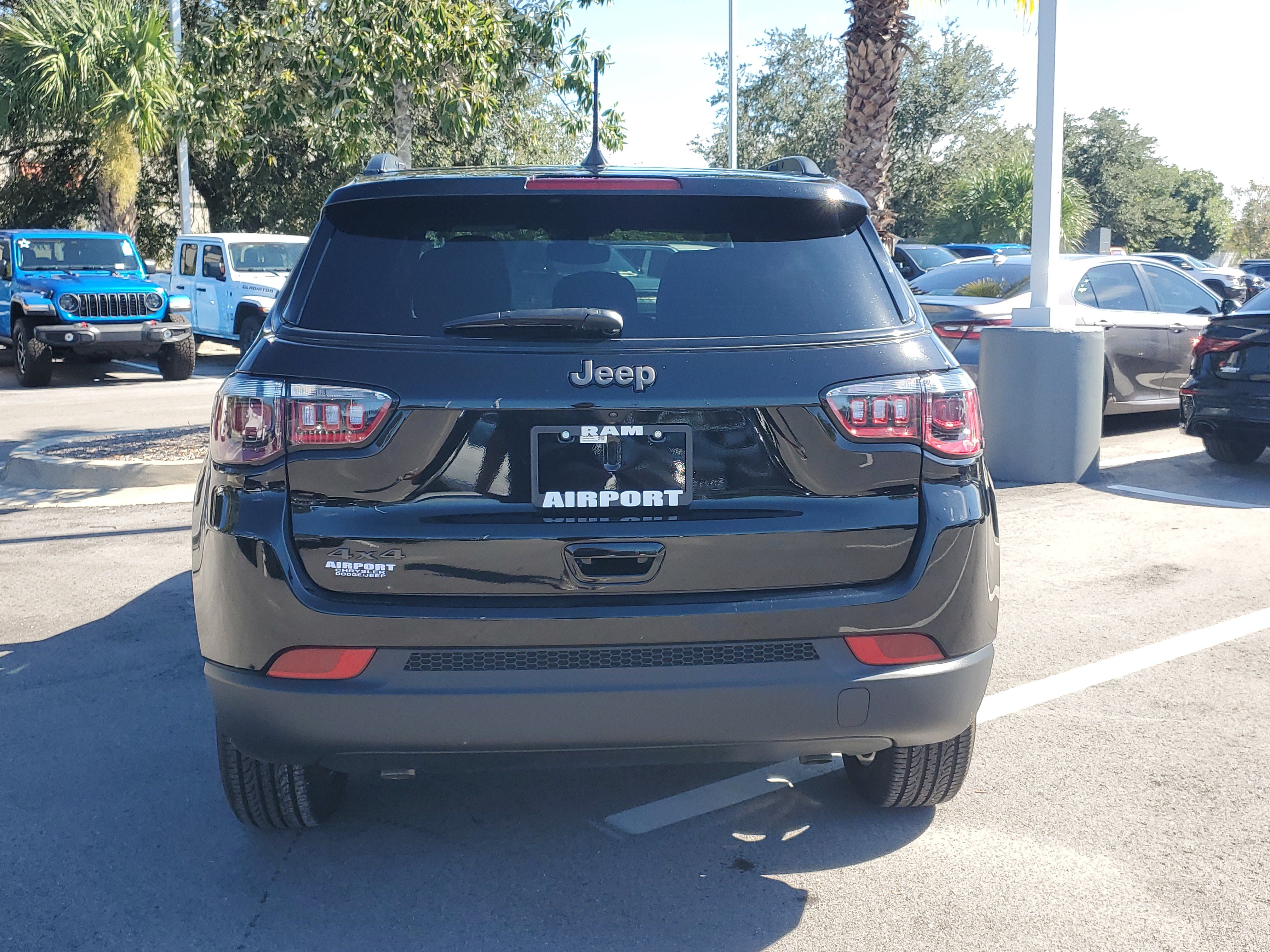 Used 2026 Jeep Compass Latitude AWD/4WD image 7