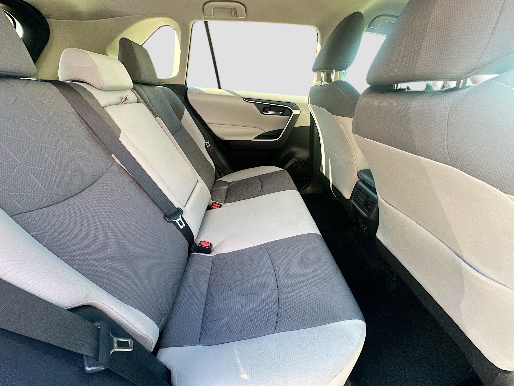 Used 2020 Toyota RAV4 XLE image 28